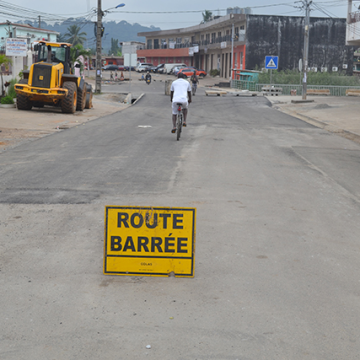 Image3 Libreville : fermeture d’un axe à Nzeng-Ayong, les habitants réclament l’achèvement des chantiers en souffrance
