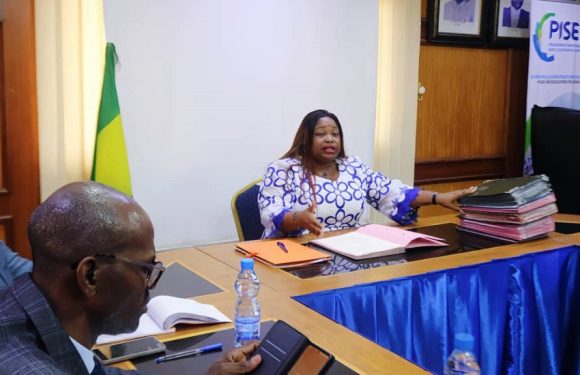 Camelia-Ntoutoume-leclercq-préside-la-réunion-sur-le-guichet-unique Administration éducative : le guichet unique, une réforme attendue mais scrutée avec prudence
