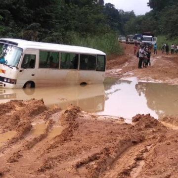 Quand le Gabon se déplace sans routes : vivre loin du goudron